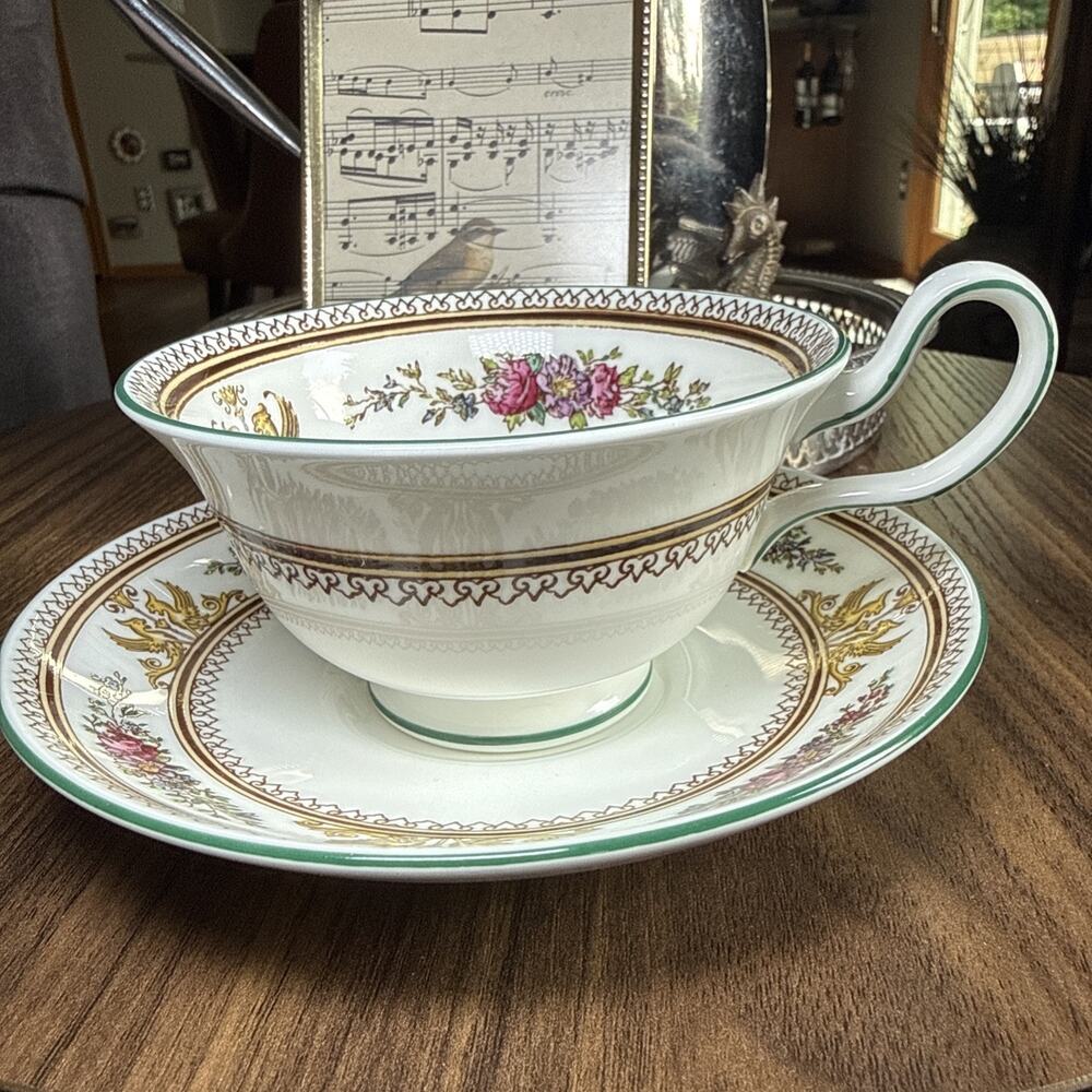 Wedgwood Columbia W595 Bone China Tea Cup & Saucer England Gold Floral English